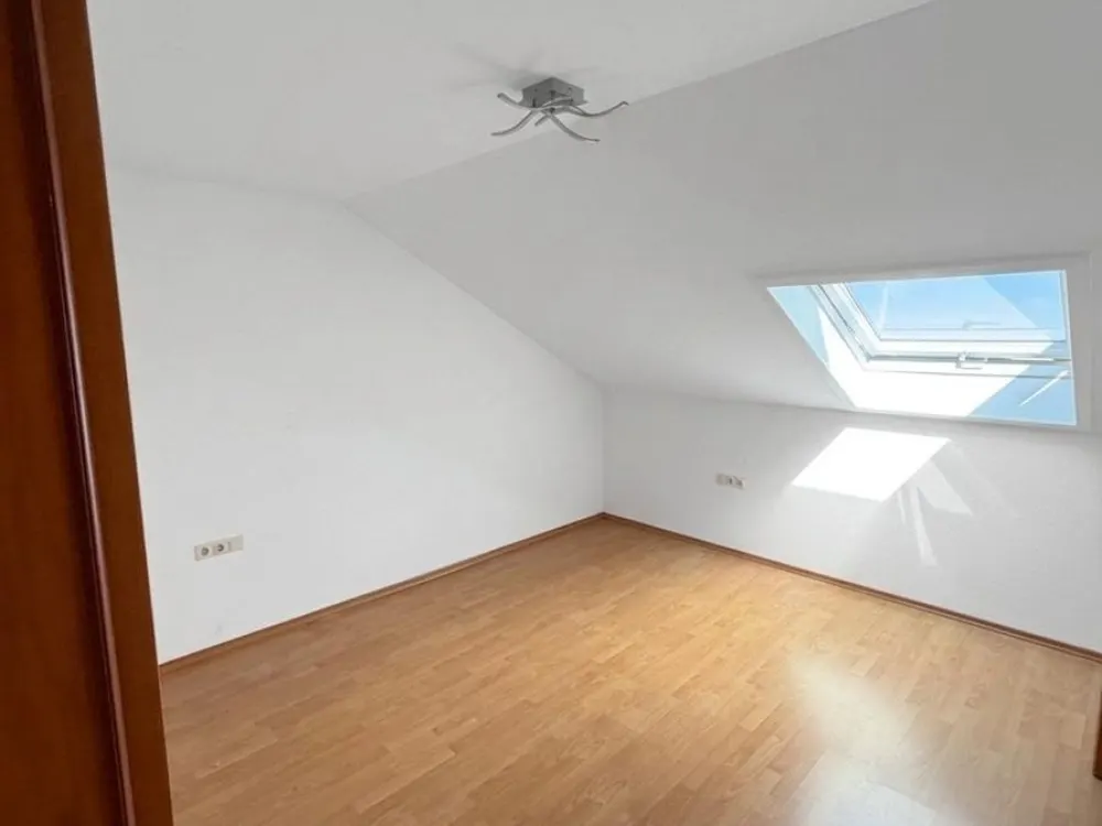Moderne Wohlfühloase mit Loggia, EBK, neuwertigem Bad-Stammheim