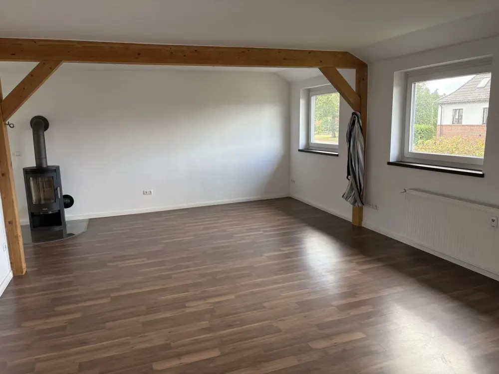 Living with Character: Spacious 5.5-Room Apartment in Seevetal