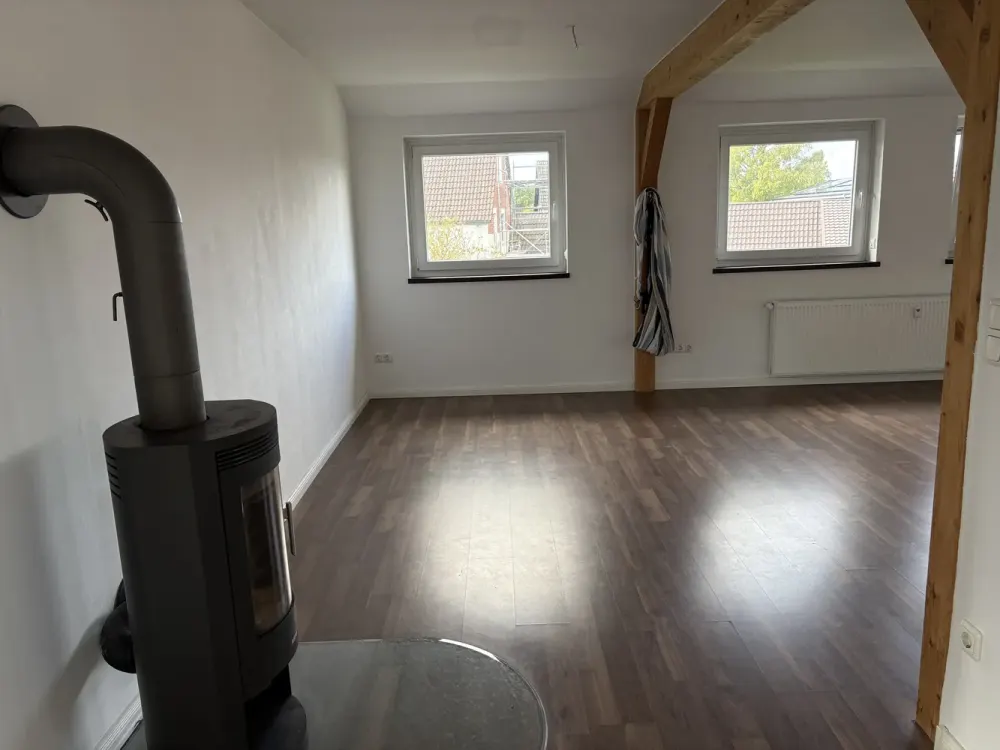 Living with Character: Spacious 5.5-Room Apartment in Seevetal