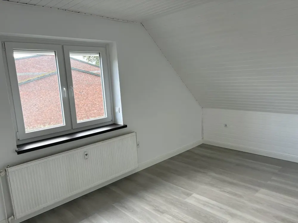 Living with Character: Spacious 5.5-Room Apartment in Seevetal