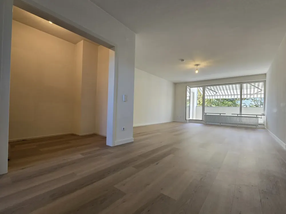 " Einziehen & abtauchen " schicke 3-Zimmer-Wohnung mit Loggia und Schwimmbad." Termine s. Text