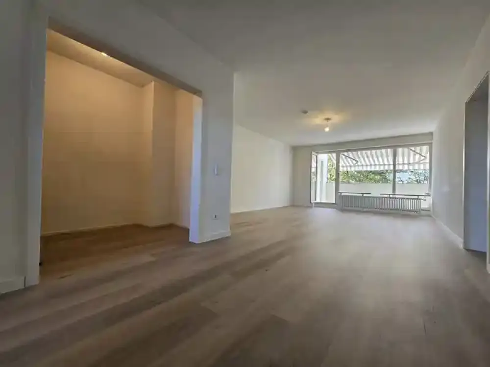 " Einziehen & abtauchen " schicke 3-Zimmer-Wohnung mit Loggia und Schwimmbad." Termine s. Text