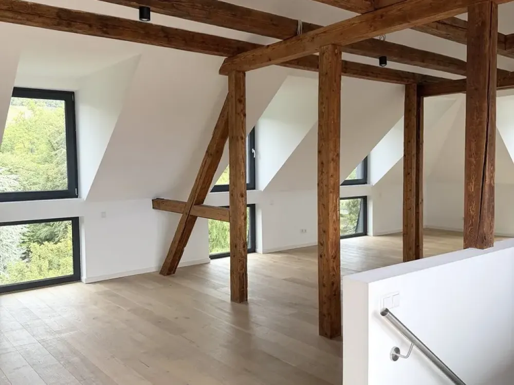 Exklusive Dachgeschosswohnung mit Dachterrasse und Blick auf Schlossgarten und Turmberg