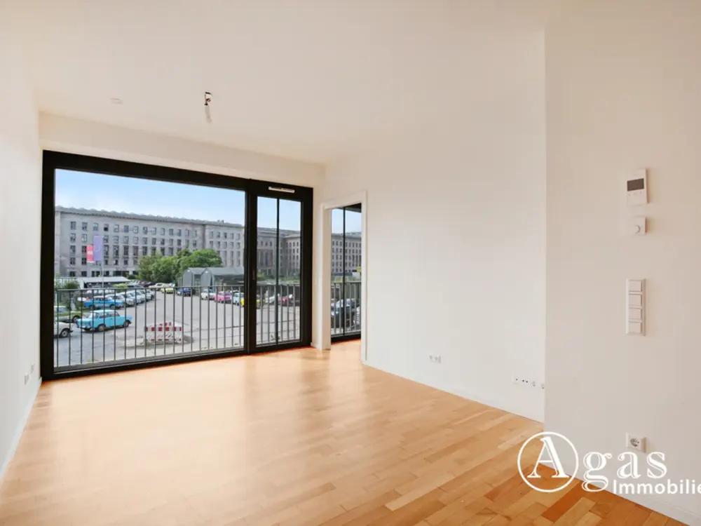 Gut geschnittene 2 Zimmer Wohnung ca. 40m², EBK, Fußbodenheizung und Balkon mit Weitblick in Mitte!