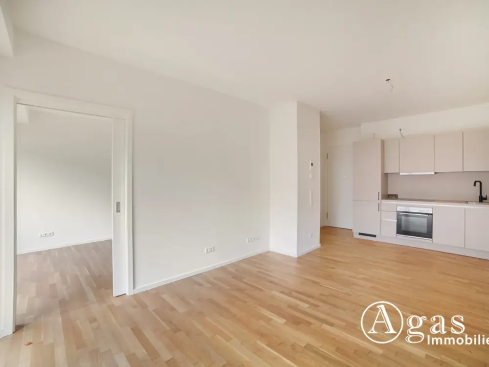 Gut geschnittene 2 Zimmer Wohnung ca. 40m², EBK, Fußbodenheizung und Balkon mit Weitblick in Mitte!