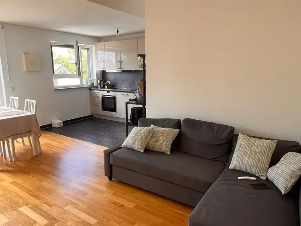 Wohnen mit Charakter: 2-Zimmer-Dachterrassen-Wohnung in München-Perlach
