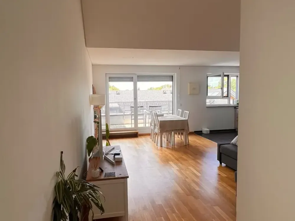 Wohnen mit Charakter: 2-Zimmer-Dachterrassen-Wohnung in München-Perlach