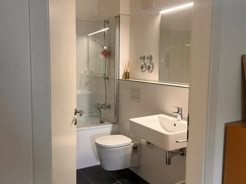 Wohnen mit Charakter: 2-Zimmer-Dachterrassen-Wohnung in München-Perlach
