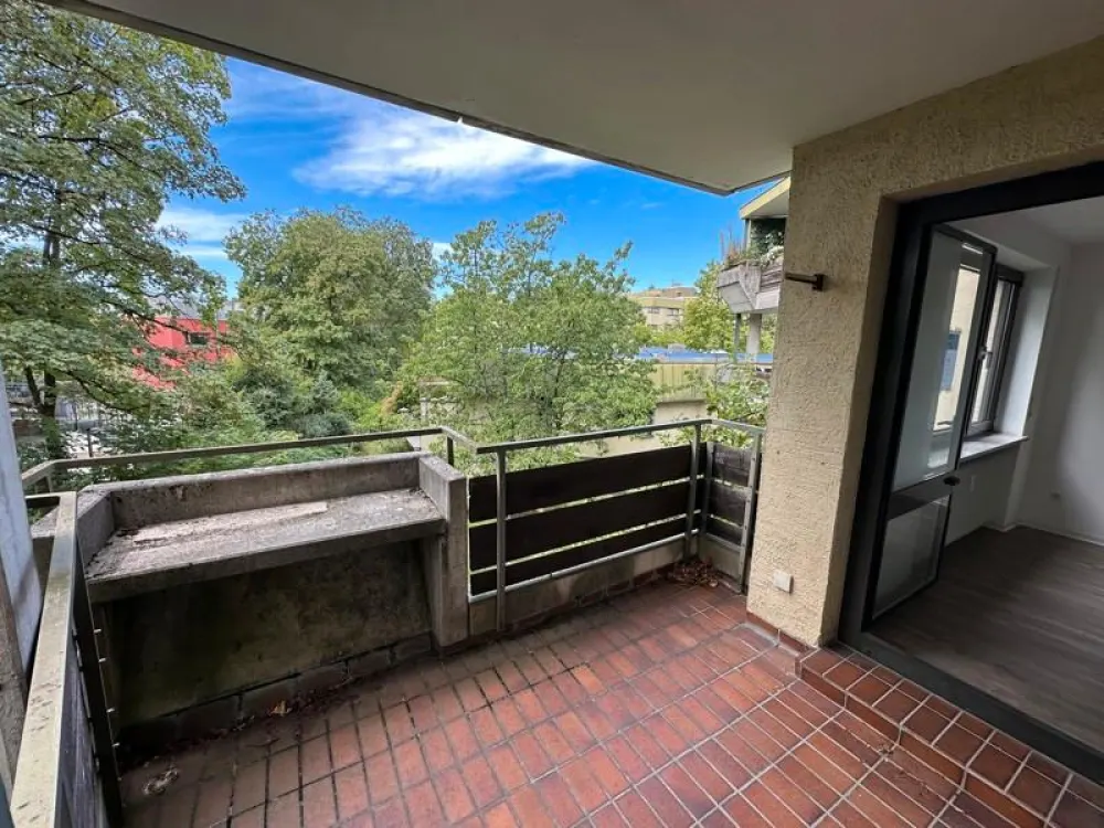 So viele Fenster! 2-Zimmer-Wohnung mit 2 Balkonen