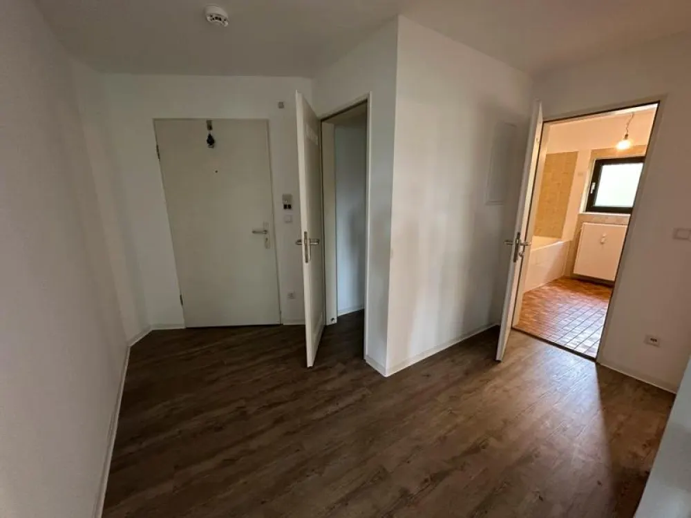 So viele Fenster! 2-Zimmer-Wohnung mit 2 Balkonen