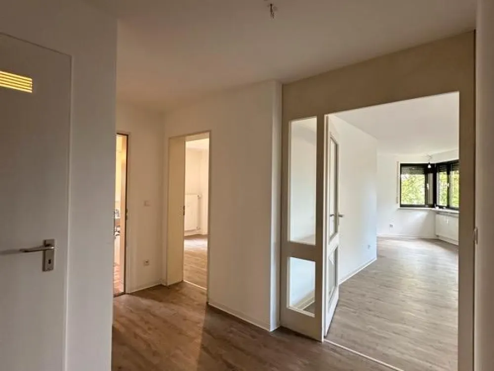 So viele Fenster! 2-Zimmer-Wohnung mit 2 Balkonen