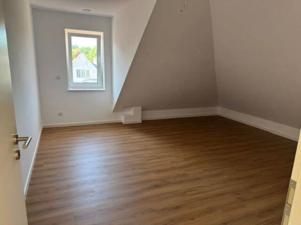 Neubau Moderne 3-Zimmer-DG im KfW 40 hochwertige WG für 2 Personen