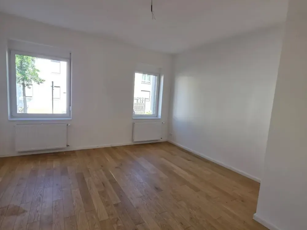 große 4,5 - Zimmer Wohnung* Renoviert * Zuffenhausen