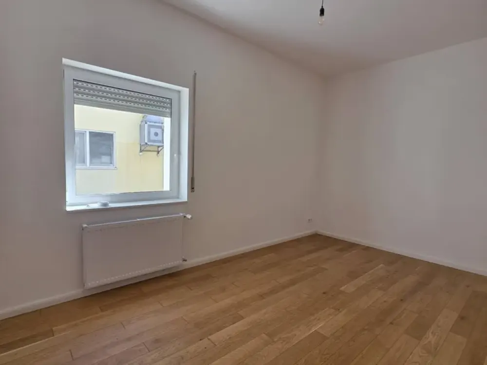 große 4,5 - Zimmer Wohnung* Renoviert * Zuffenhausen