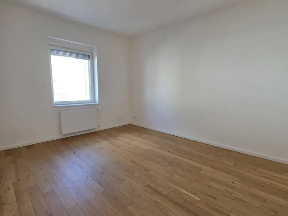große 4,5 - Zimmer Wohnung* Renoviert * Zuffenhausen