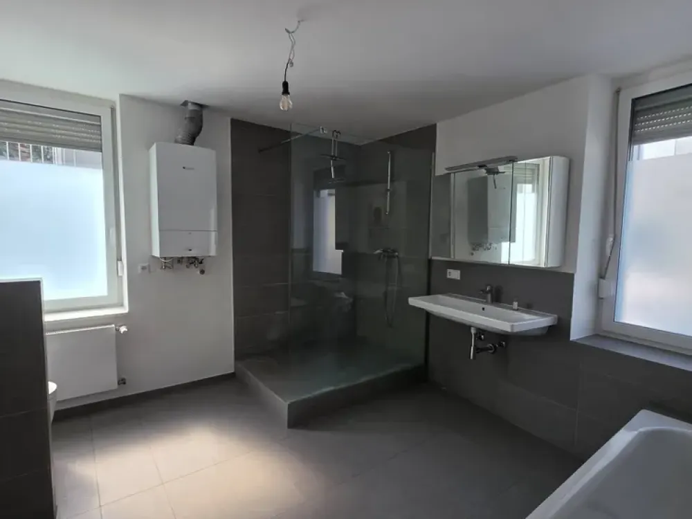 große 4,5 - Zimmer Wohnung* Renoviert * Zuffenhausen