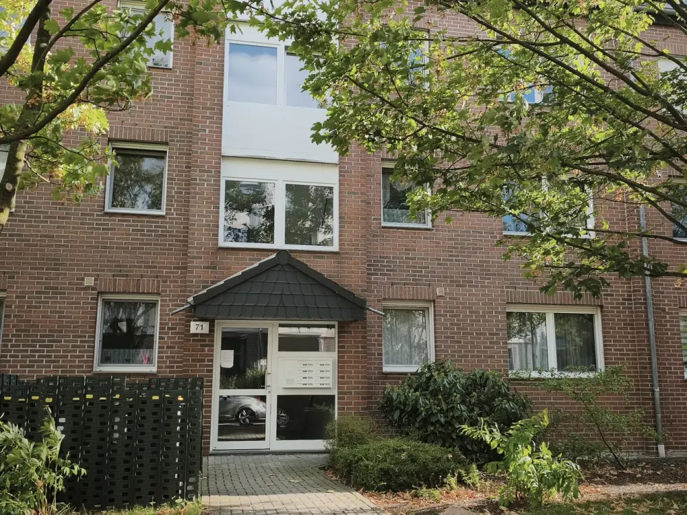 *** Dachgeschoss 2 Zimmer + kleine Dachterrasse + Stellplatz ***