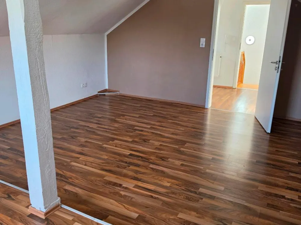 Helle 2 Zimmer-Dachgeschosswohnung in Kahl am Main