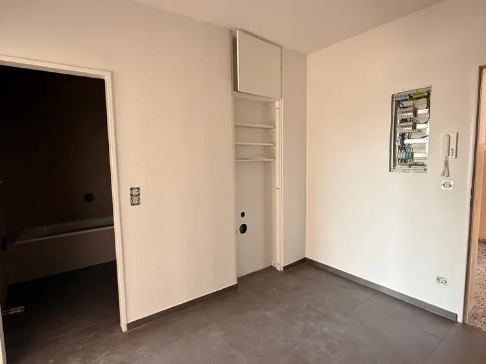 Sanierte Helle 2 Zimmer WHG mit EBK und Balkon in FFM Oberrad