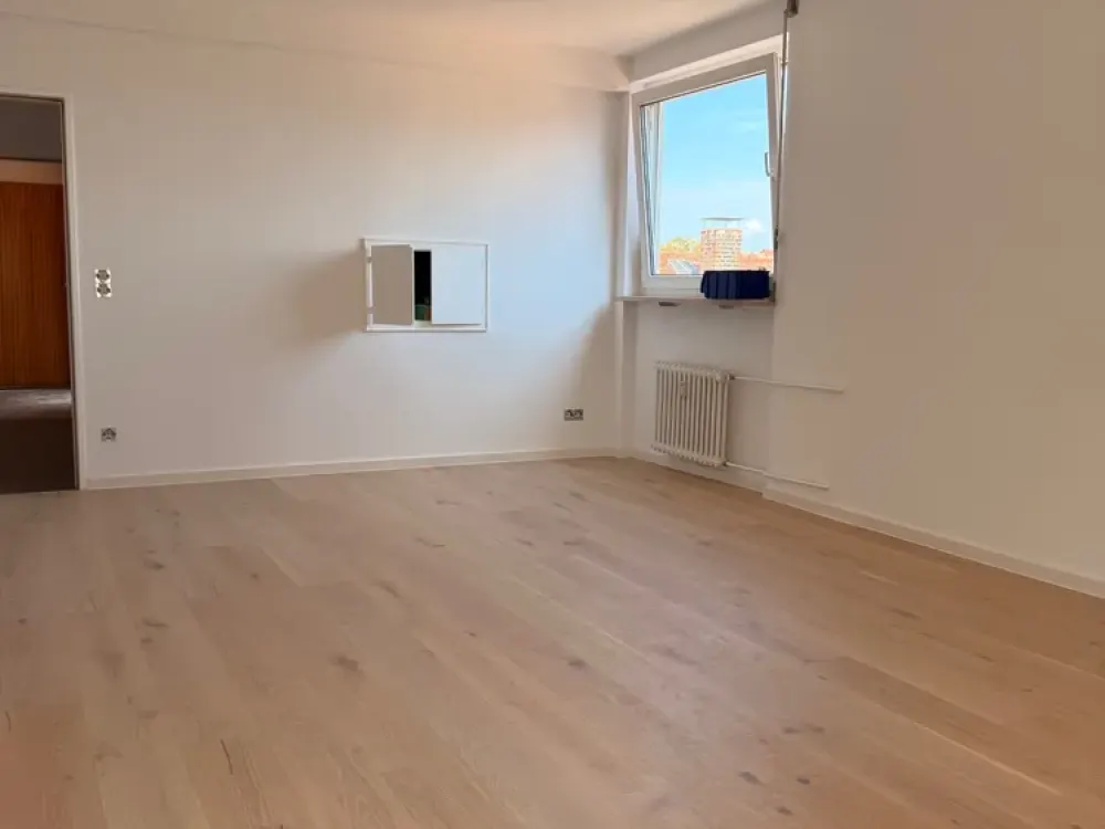 Sanierte Helle 2 Zimmer WHG mit EBK und Balkon in FFM Oberrad
