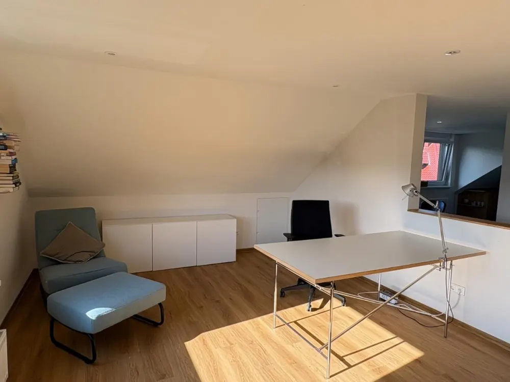 Dachgeschosswohnung in zentraler Lage in Pb. - Nähe Universität