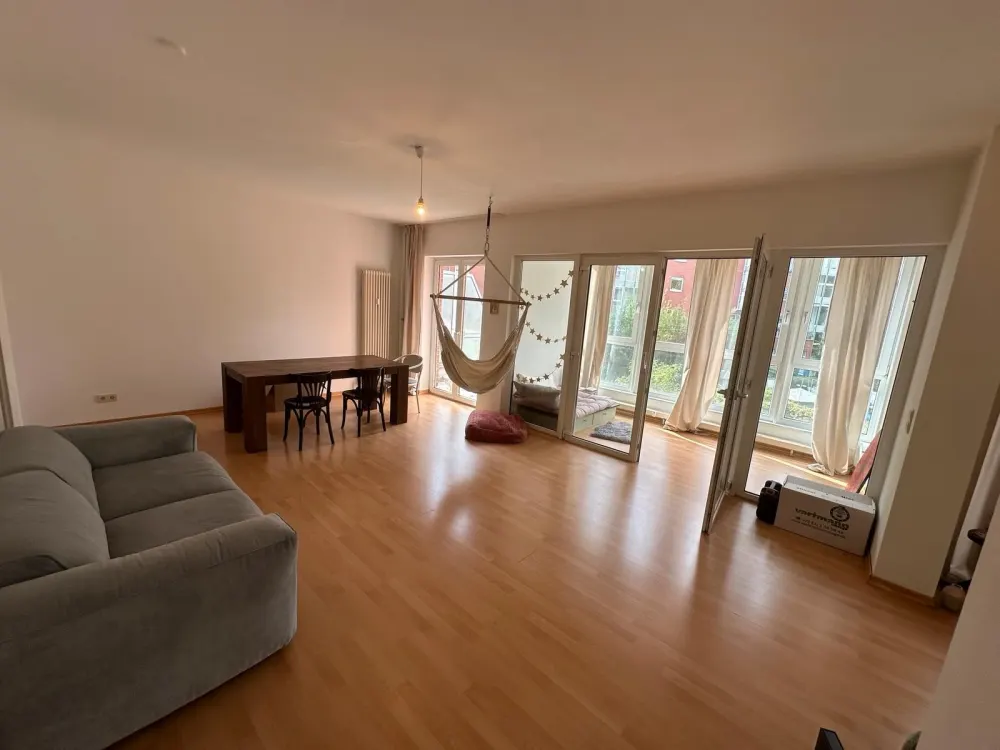 Helle 2-Zimmer-Wohnung mit Balkon in Berlin-Weißensee