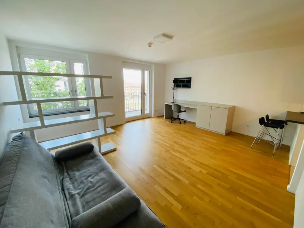 Stilvolles Studio an der Spree: Vollmöblierter & in begehrter Lage in Friedrichshain!