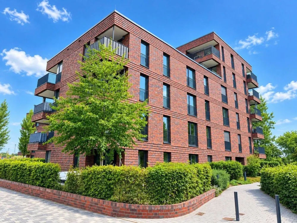 Your New REAL ESTATE QUARTER: Like-New 3-Room Apartment with Underground Parking in Wasserstadt Limmer