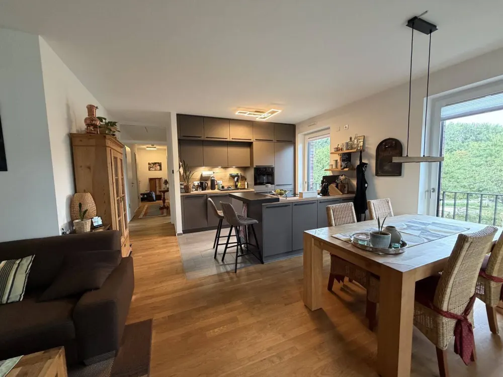 Your New REAL ESTATE QUARTER: Like-New 3-Room Apartment with Underground Parking in Wasserstadt Limmer