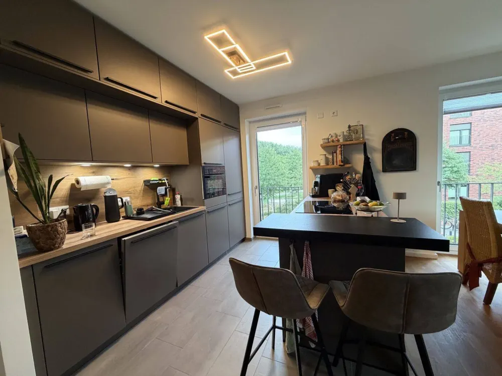 Your New REAL ESTATE QUARTER: Like-New 3-Room Apartment with Underground Parking in Wasserstadt Limmer