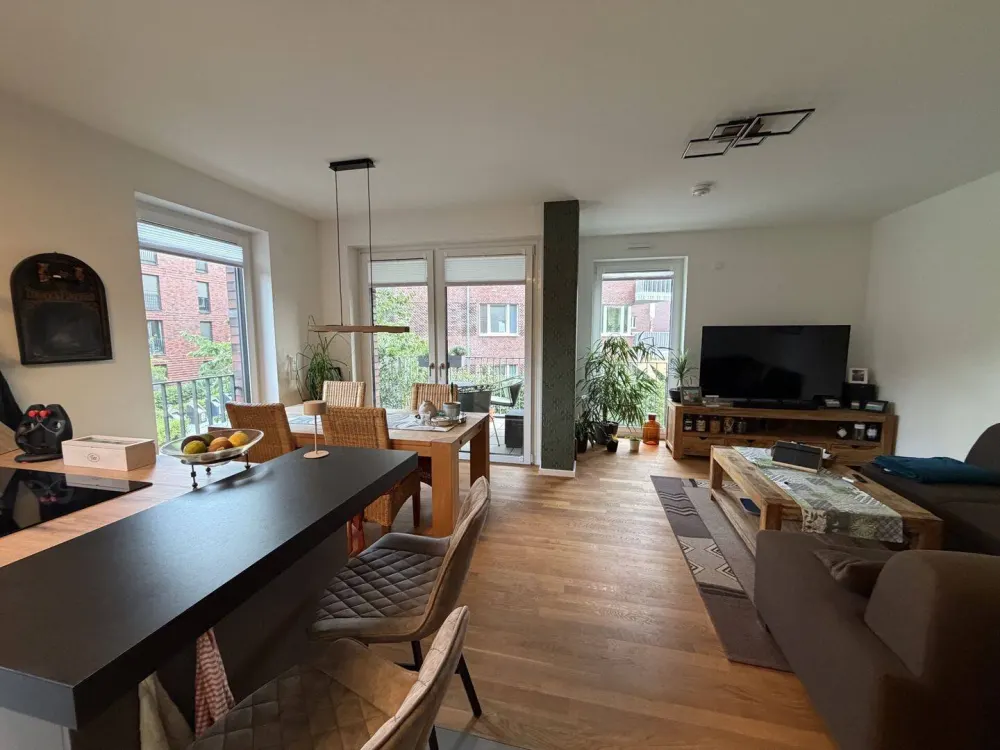 Your New REAL ESTATE QUARTER: Like-New 3-Room Apartment with Underground Parking in Wasserstadt Limmer
