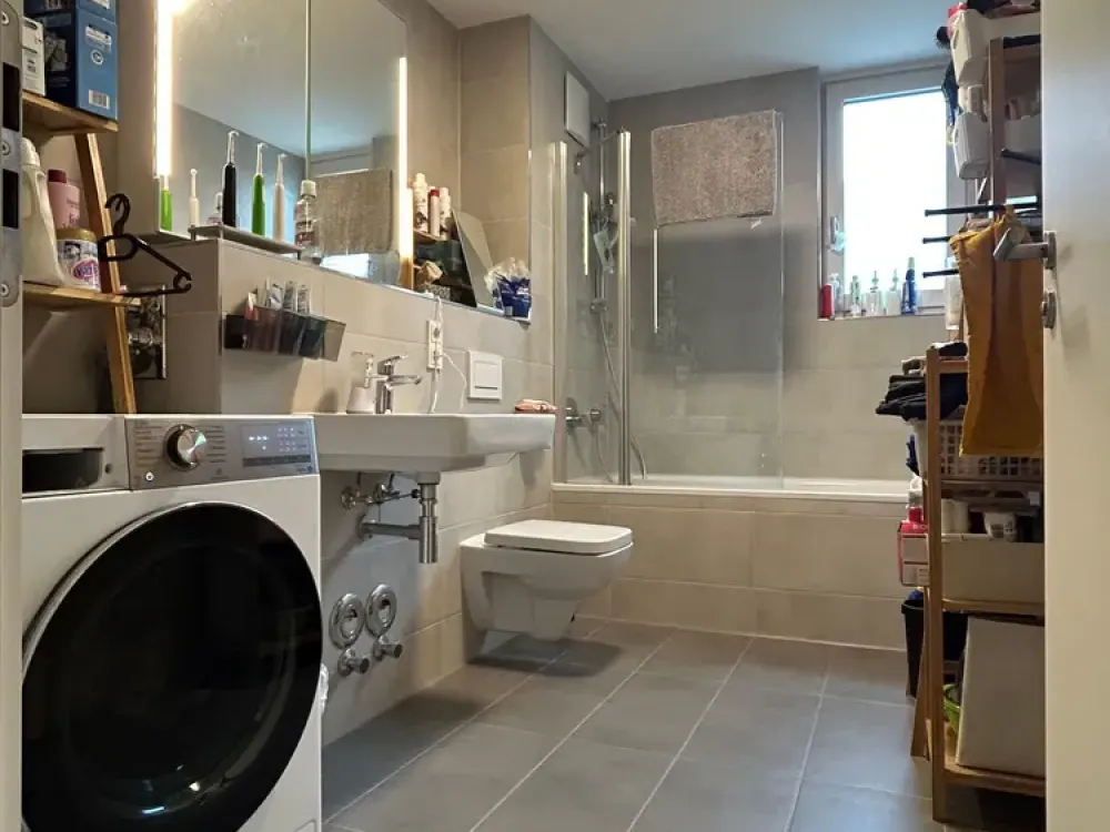 Moderne 4-Zimmer-Wohnung in München mit Balkon und Tiefgarage