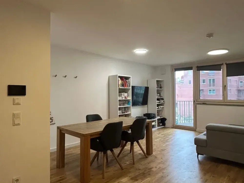 Moderne 4-Zimmer-Wohnung in München mit Balkon und Tiefgarage