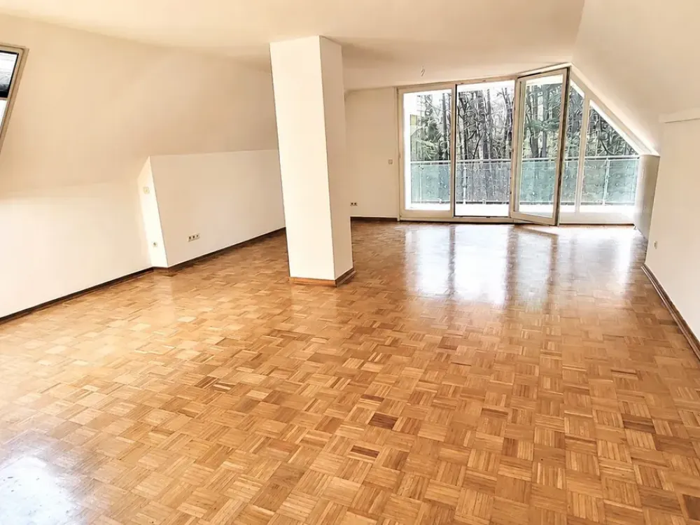 Große sonnige Dachgeschosswohnung - Ruhige Villenlage - Südloggia - ca. 20 Min. zum Hauptbahnhof