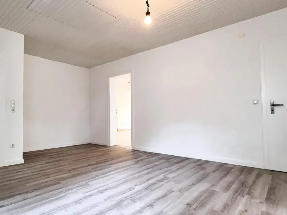 Große sonnige Dachgeschosswohnung - Ruhige Villenlage - Südloggia - ca. 20 Min. zum Hauptbahnhof