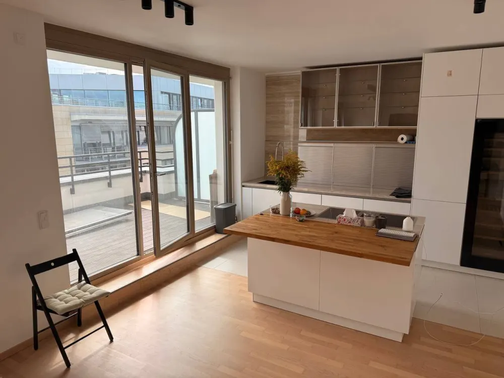 Moderne wohnung mit terrasse