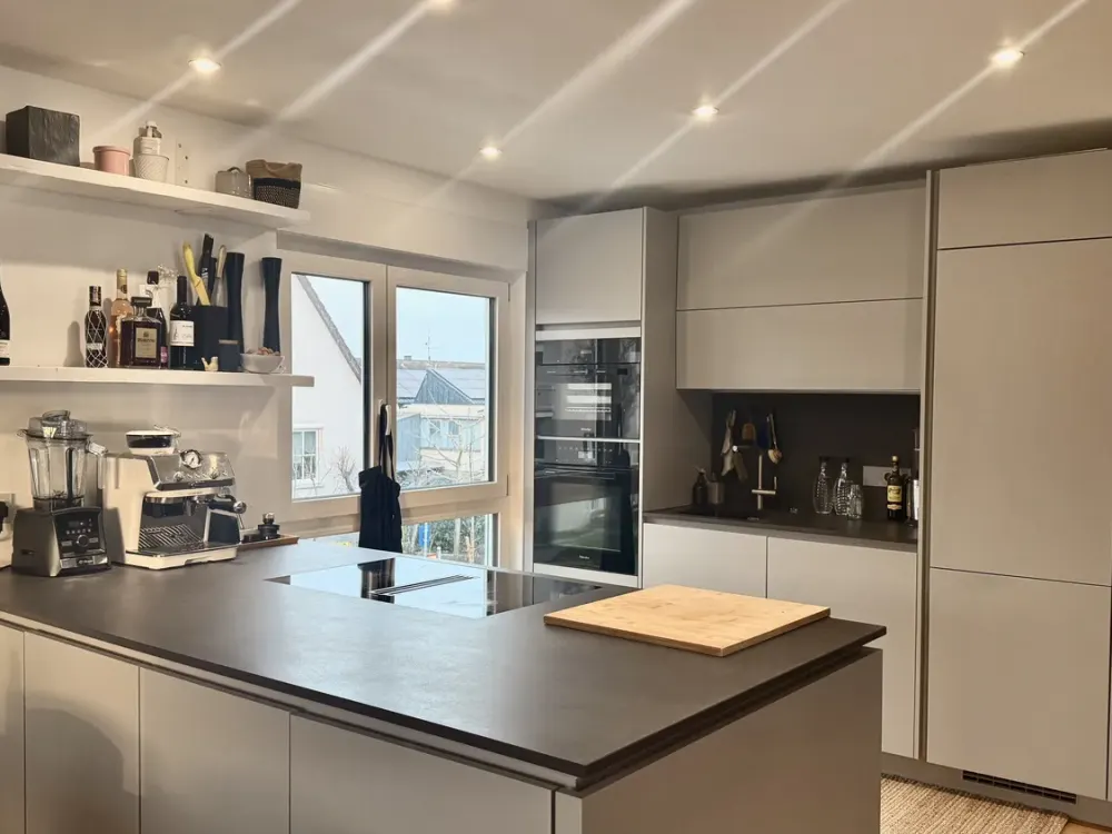 Besondere 2,5-Zimmer-Wohnung mit Designbad, Smart-Home & hochwertiger Einbauküche in Köngen