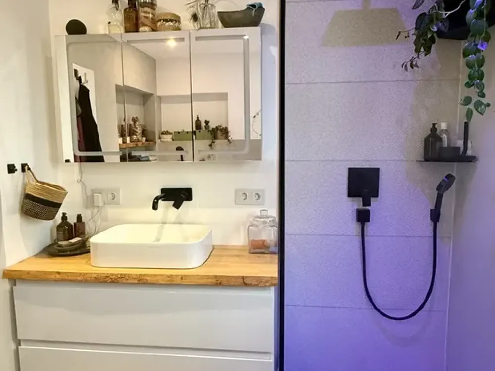 Besondere 2,5-Zimmer-Wohnung mit Designbad, Smart-Home & hochwertiger Einbauküche in Köngen