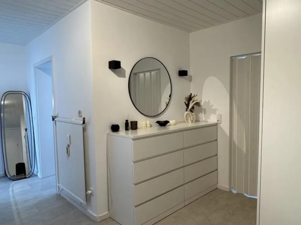 3-Zimmer-Wohnung in Maintal Bischofsheim: Balkon mit Skylineblick, Einbauküche und Garage