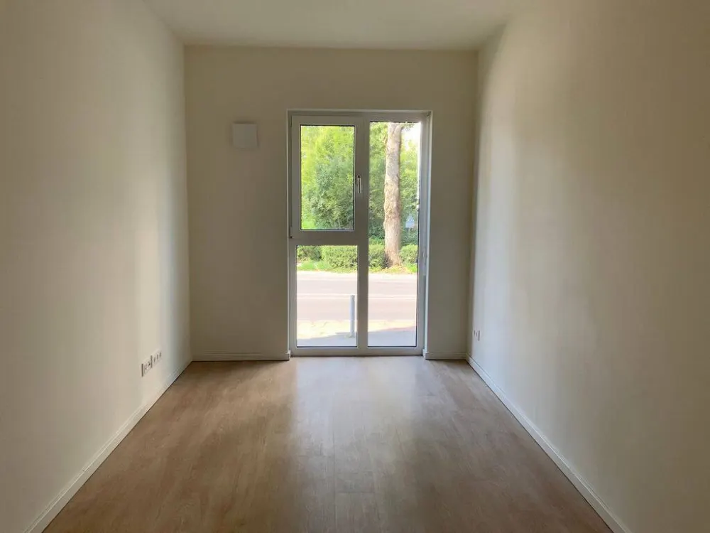 Letzte Einheit- 4-Zimmer-Erdgeschosswohnung mit zwei Bädern
