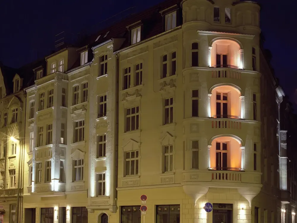 ** Gemütliche Altbauwohnung mit Echtholz-Dielenboden - Zentrale Lage **