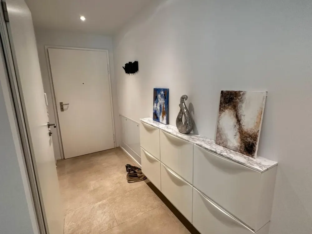 Hochwertige voll möbelierte 2-Zimmer-Wohnung mit Balkon