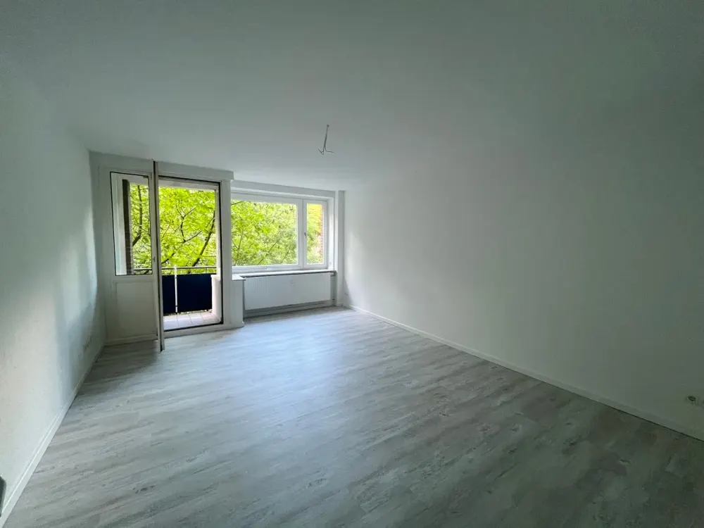 Komplett sanierte 2-Zimmer-Wohnung mit Balkon