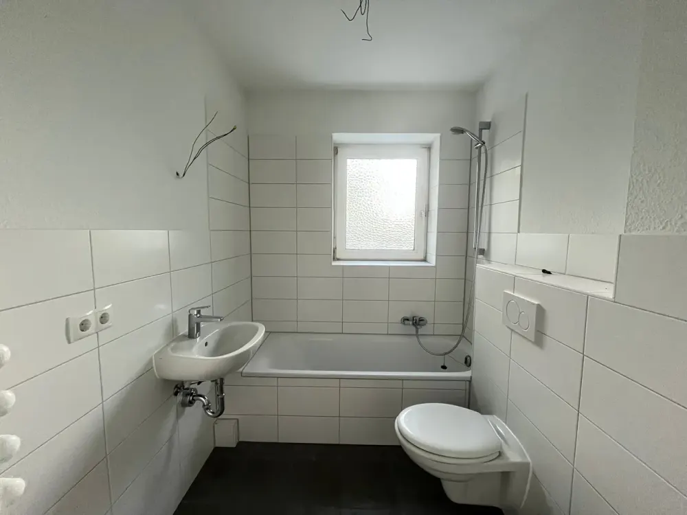 Komplett sanierte 2-Zimmer-Wohnung mit Balkon