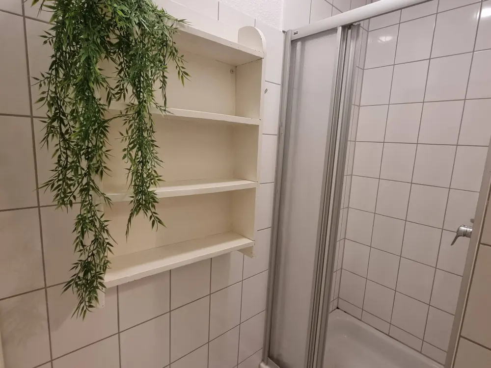 Großes helles Zimmer in 3 er WG