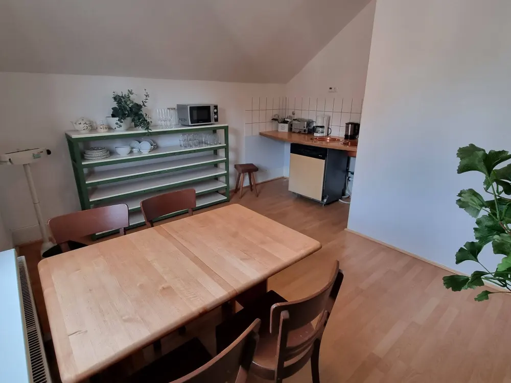 Großes helles Zimmer in 3 er WG