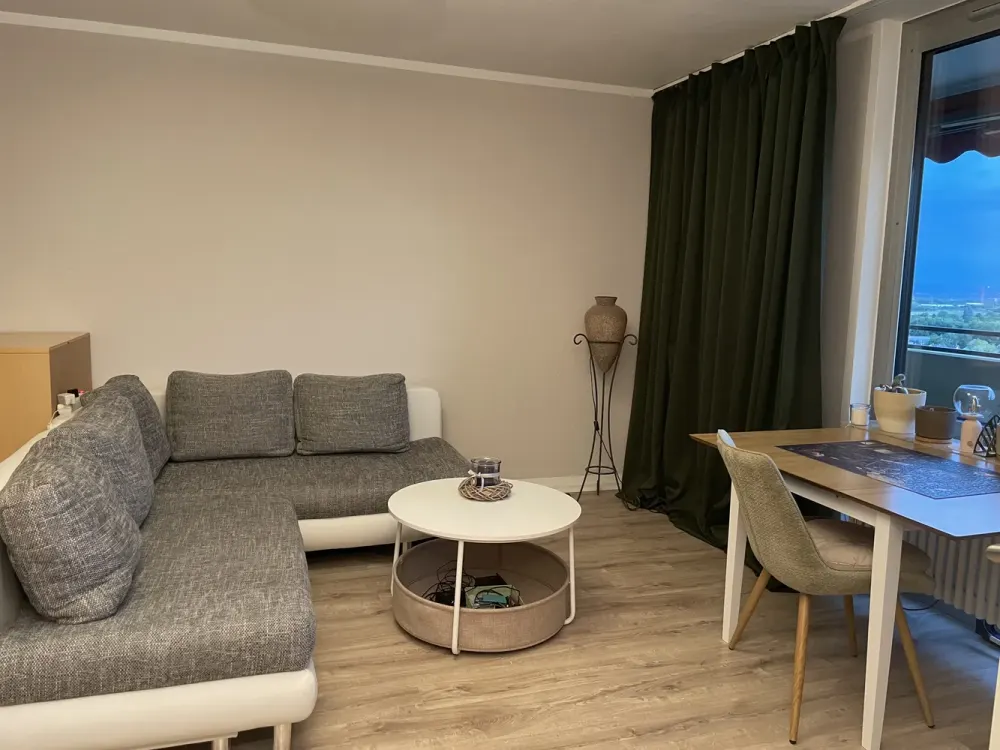 1 Zimmer, Küche, Bad, Balkon, TG-Platz frei ab 01.10.2026