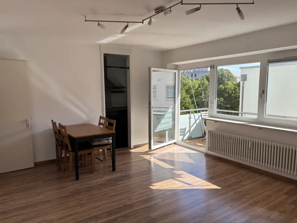 Schönes Appartement mit separater Küche in bester Neuhauser Lage mit Südbalkon