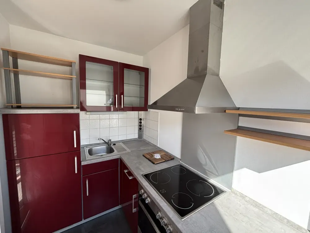 Schönes Appartement mit separater Küche in bester Neuhauser Lage mit Südbalkon
