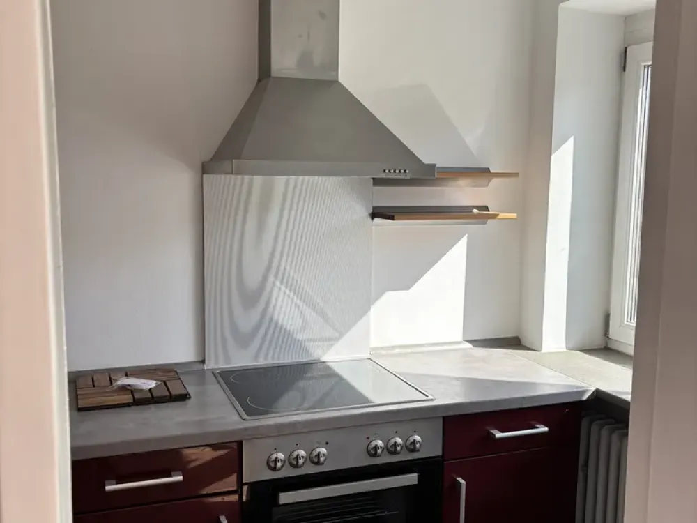 Schönes Appartement mit separater Küche in bester Neuhauser Lage mit Südbalkon